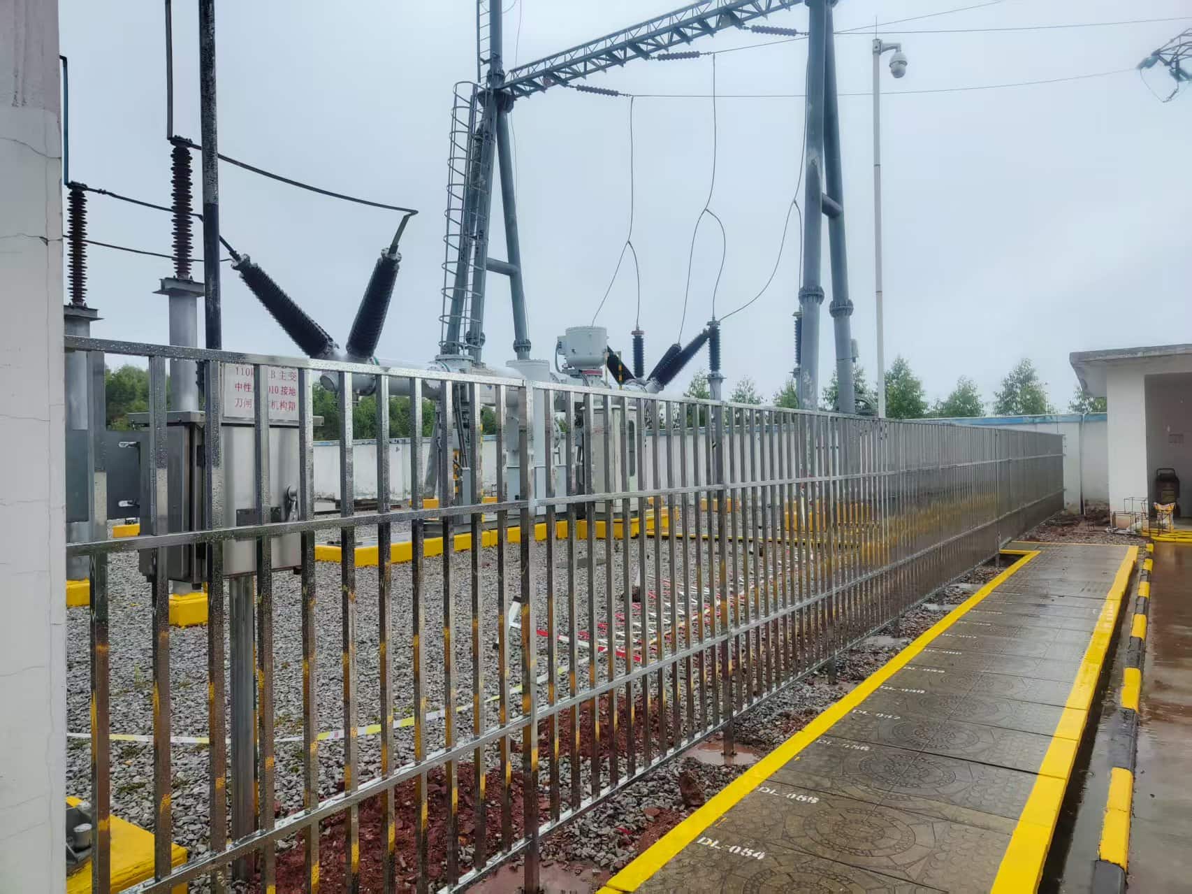 我司承建的广西贵港市某县35KV变电站智能检测监控系统项目圆满竣工